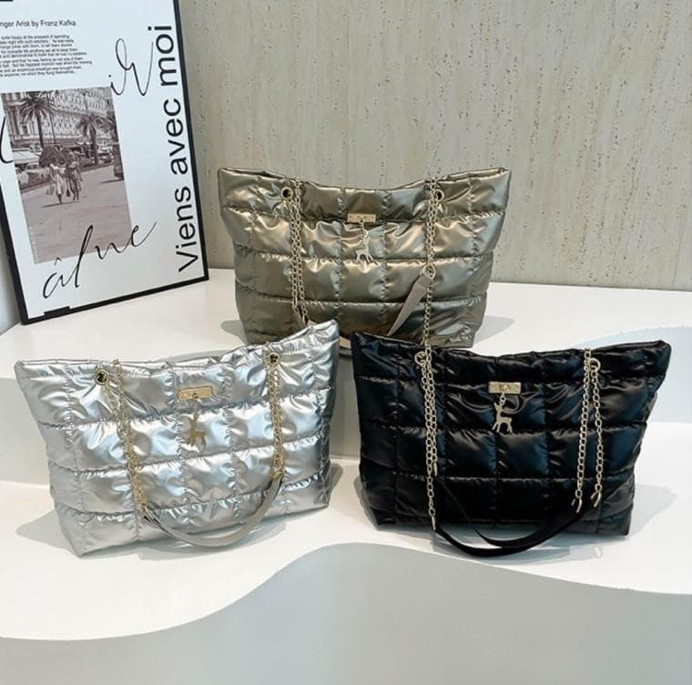 글로시 골드 체인 패브릭 퀼팅 패딩 가방 3컬러