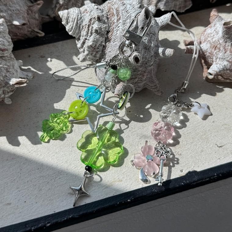 투명 네잎클로버 비즈 포인트 키링 행운 부적 6종 감성 바다 미니 핸드폰 자동차 가방 커플 열쇠 고리 백참